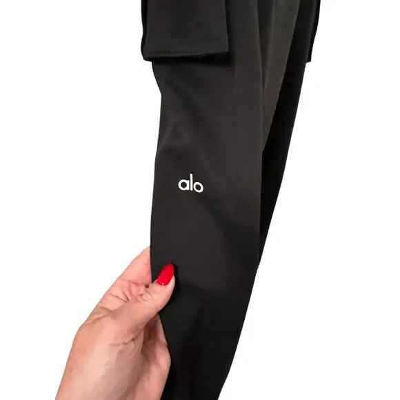 Alo Yoga - Show Off Cargo Wide Leg Trouser - Medium - Black (Long) - Picture 9 of 10